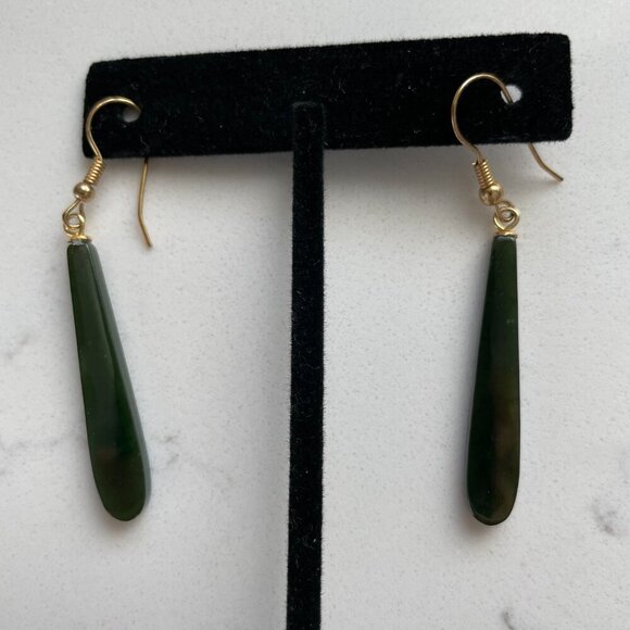 Vintage Dangle Jade Earrings w Gold Tone Shepard Hooks Sz OS - no markings - Picture 6 of 7